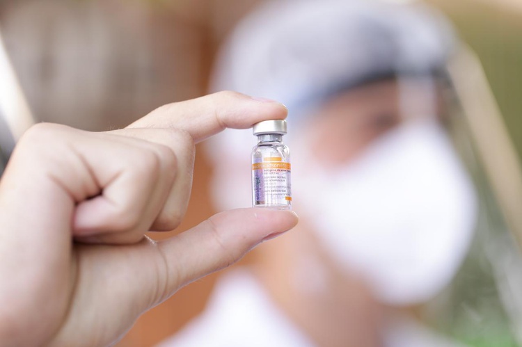 Dose da vacina será disponibilizada para idosos de 81 a 84 anos