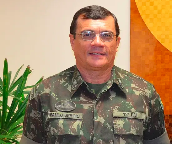 Exército manda Bolsonaro engolir General pró-isolamento social