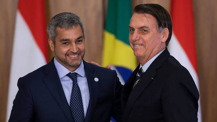 Jair Bolsonaro e Mario Abdo, o Marito.  No final de 2020, o presidente do Brasil comemorou o 'casamento perfeito' com chefe de Estado do Paraguai.