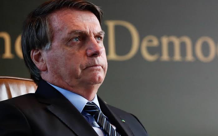 Bolsonaro veta projeto de internet grátis para alunos e professores da rede pública