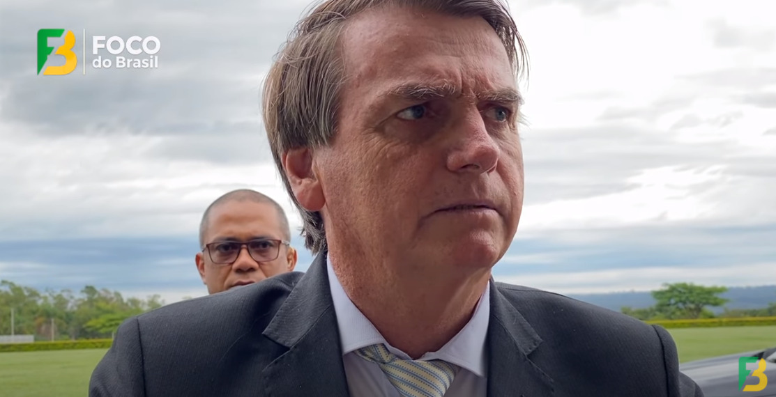 Bolsonaro fala de Lula e diz que "PT roubou milhões"; veja vídeo