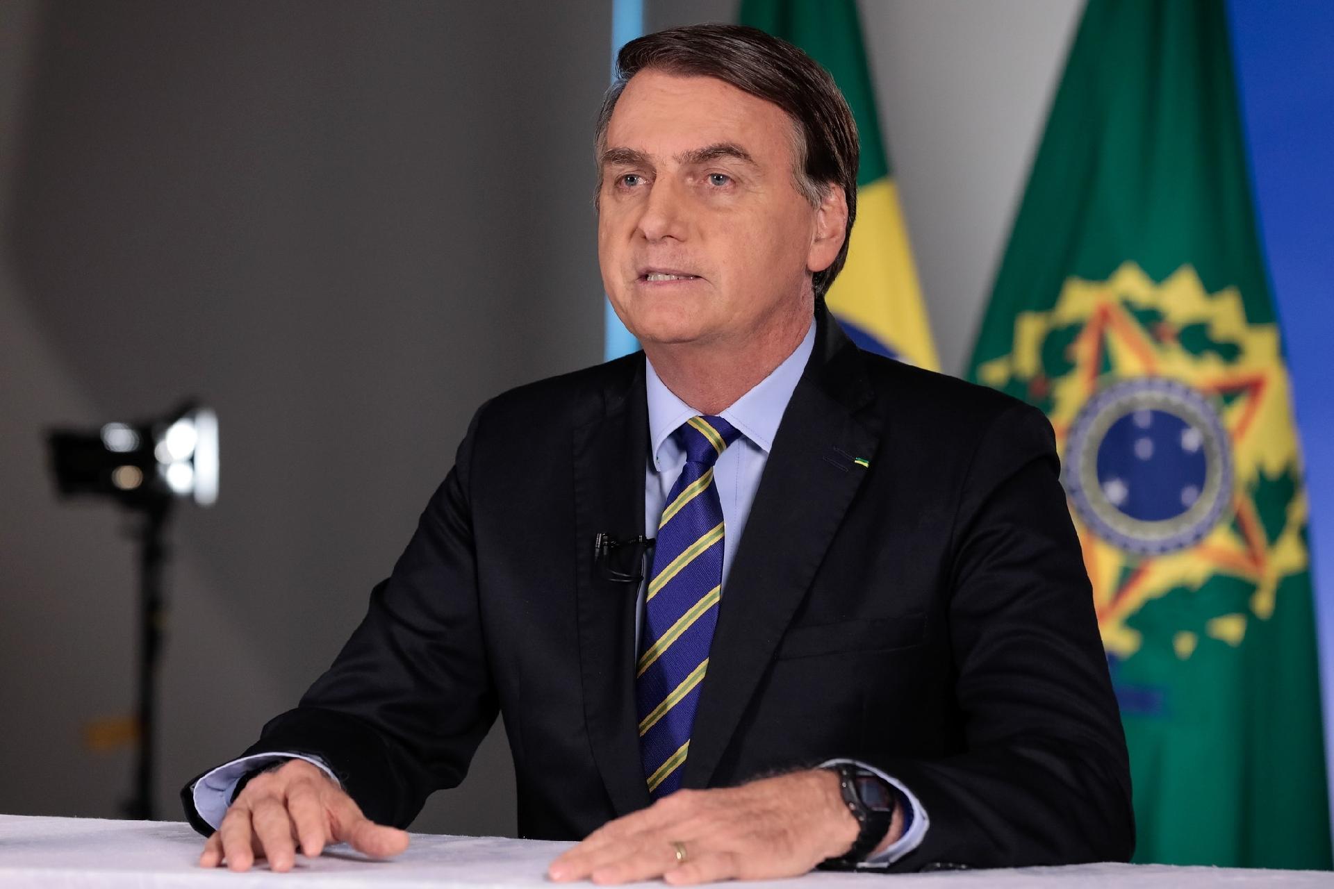 Com quase 300 mil mortes, Bolsonaro fará pronunciamento nesta terça (23)