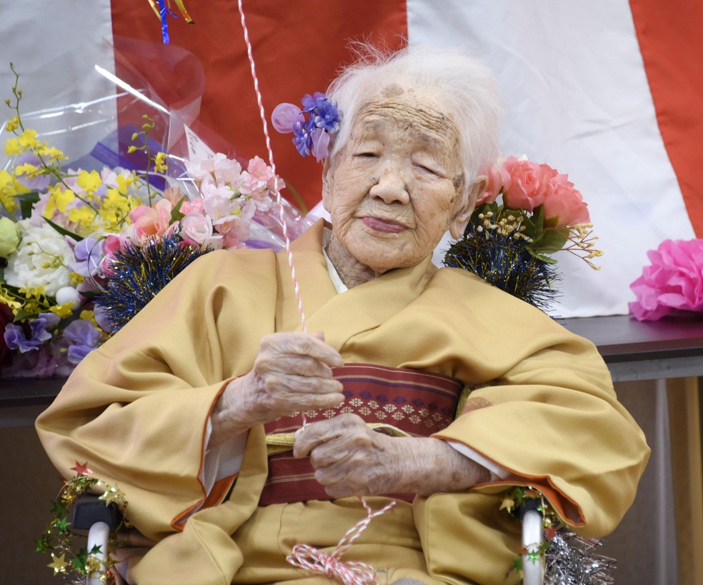 Após 2 cânceres, 2 pandemias e 2 guerras mundiais, idosa de 118 anos vai carregar a tocha olímpica