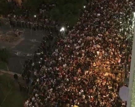 Manifestantes pedem a saída do presidente Mario Abdo Benítez