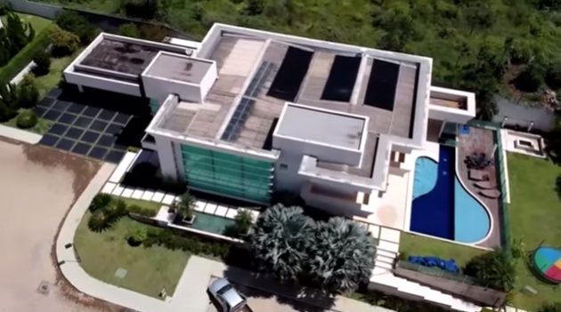 VÍDEO: conheça a mansão de R$ 6 milhões que Flávio Bolsonaro comprou em Brasília