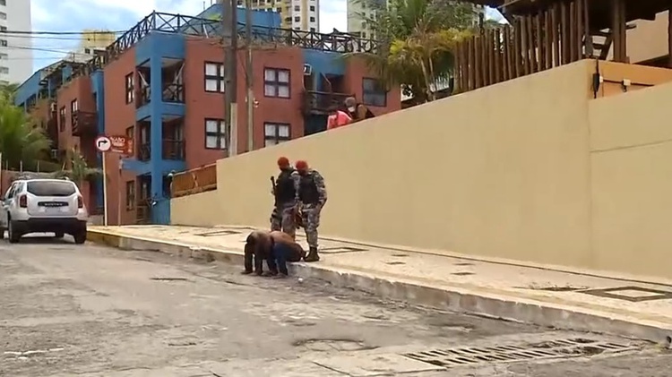 Suspeitos foram presos em Ponta Negra, mas não estavam com as ampolas de vacinas roubadas no posto de saúde