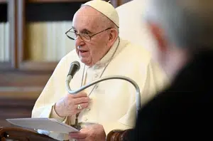 Aos bispos e ao povo brasileiro, Francisco disse ser necessário deixar de lado as "divisões e as desavenças"(Vatican News)