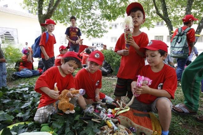 Bolsonaro ameaça acabar com escolas de Sem Terrinhas em live