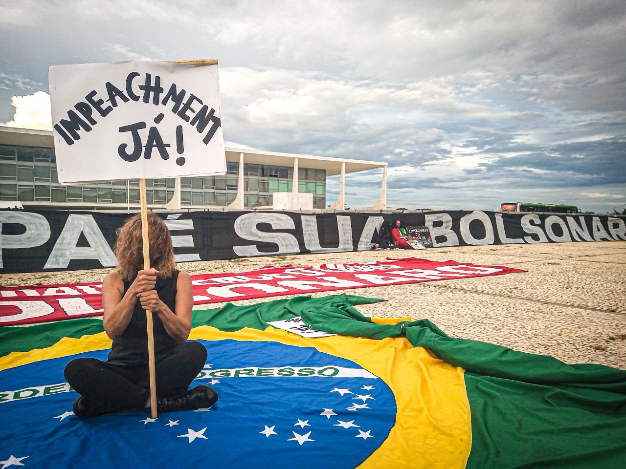 Deputados de esquerda e direita planejam superpedido de impeachment contra Bolsonaro