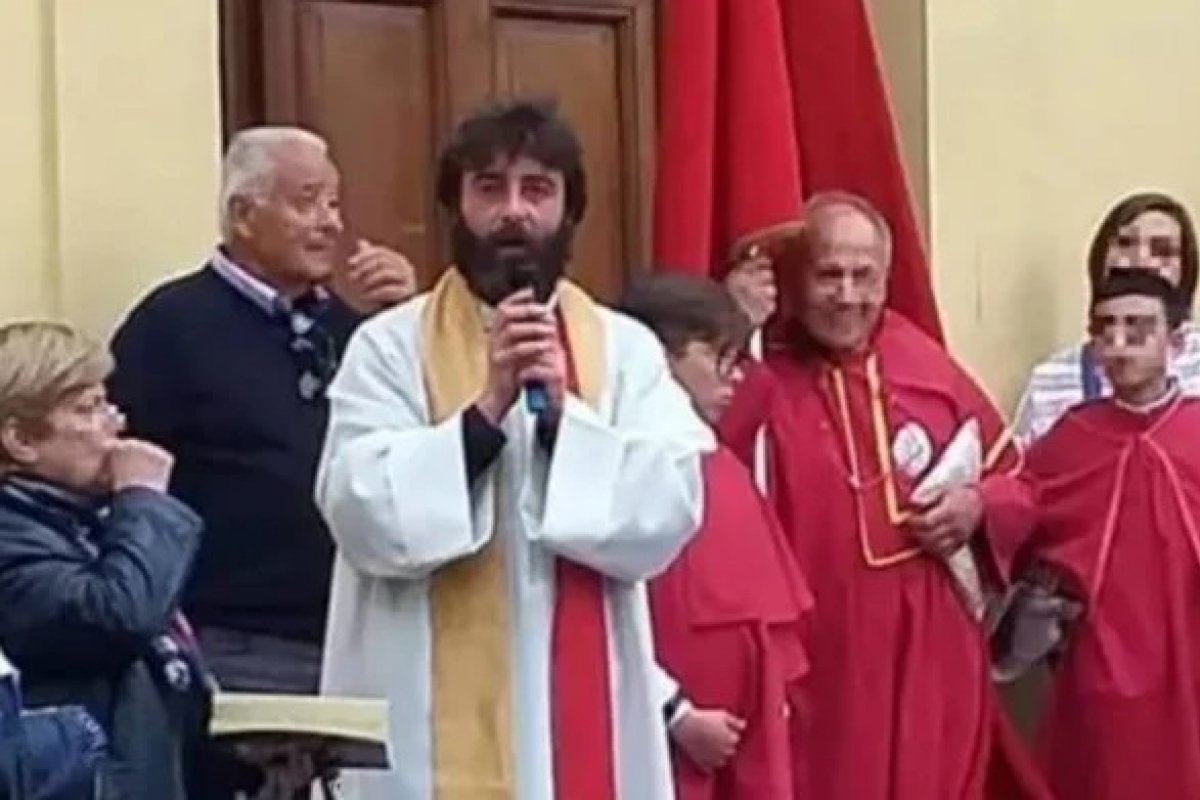 Padre Riccardo Ceccobelli