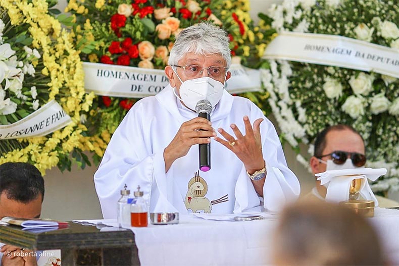 Padre Tony Batista é internado para tratar a Covid-19