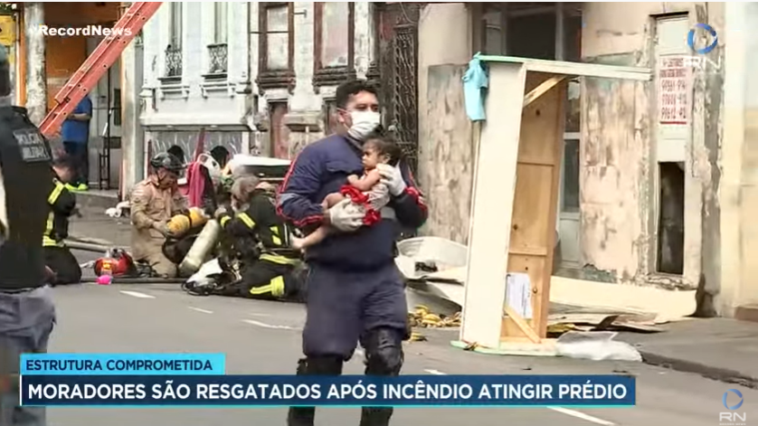 VÍDEO: Bombeiros resgatam bebês e crianças de incêndio em hotel no Centro de Manaus