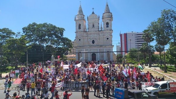 Teresina faz manifestação contra Bolsonaro