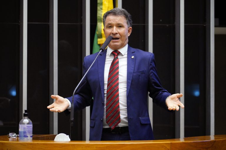 O relator da proposta, deputado Darci de Matos, recomendou a aprovação da reforma com a exclusão de alguns trechos