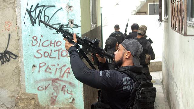 À polícia e ao Estado falta inteligência; alternativa: ir para a porrada