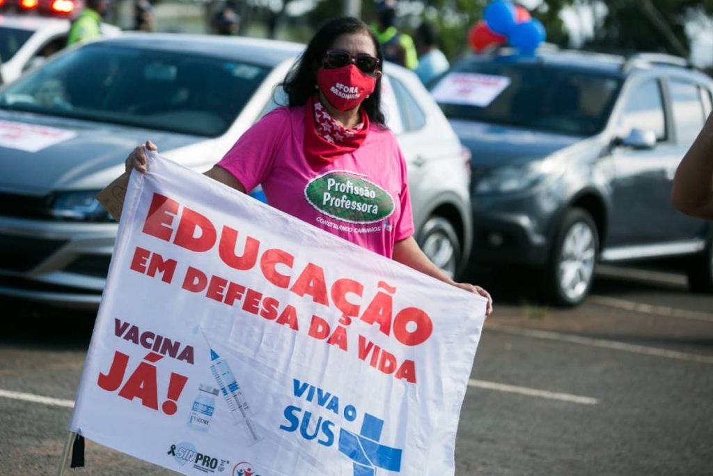 Profissionais de educação pedem prioridade na vacina contra Covid-19