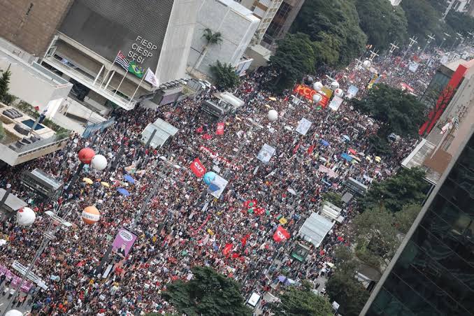 Protesto contra o presidente Jair Bolsonaro na Avenida Paulista, em São Paulo