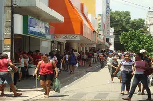 Toque de recolher continua às 23h e atividades comerciais são liberadas no sábado(Piauí Hoje)