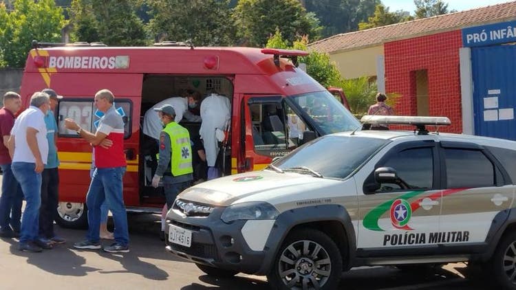 Adolescente invade escola e mata crianças em Santa Catarina