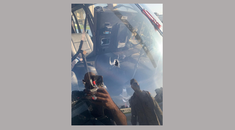 Piloto de helicóptero da Record é baleado ao sobrevoar comunidade no Rio