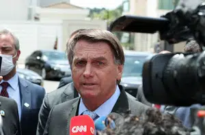 Bolsonaro durante evento nesta sexta-feira(Folha PE)