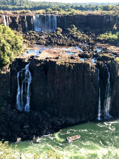 Cataratas do Iguaçu em 13 de junho; queda d'água registra menor vazão do ano, agravada pelo desmatamento na bacia hidrográfica
