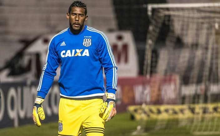 Ex-goleiro Aranha é internado na UTI com Covid-19 e pulmão comprometido