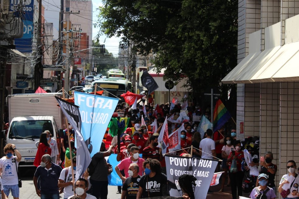 Manifestação contra governo Bolsonaro em Teresina, neste sábado (19)