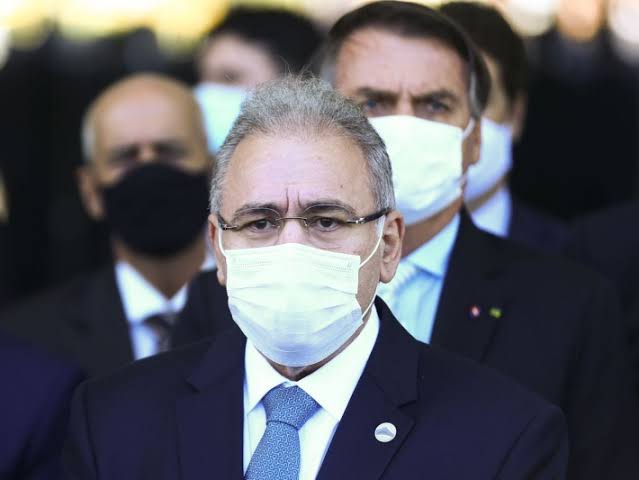 Governo declara 'fim de emergência' da pandemia que empurrou com a barriga