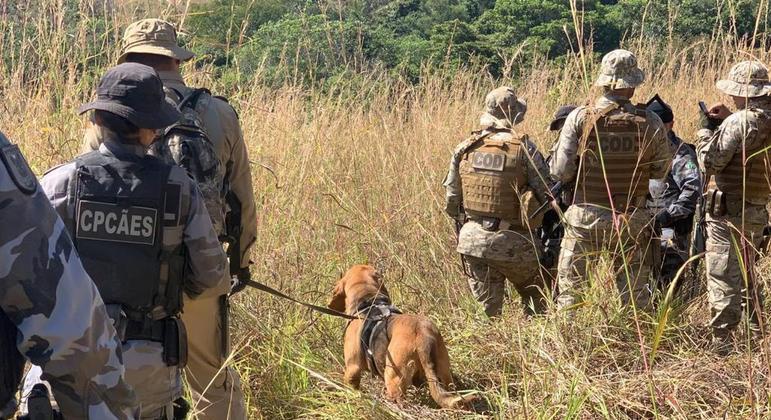 Policiais contam com reforço de cães farejadores
