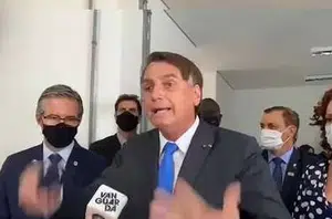Presidente tirou a máscara e ofendeu à imprensa mais um vez(Reprodução)