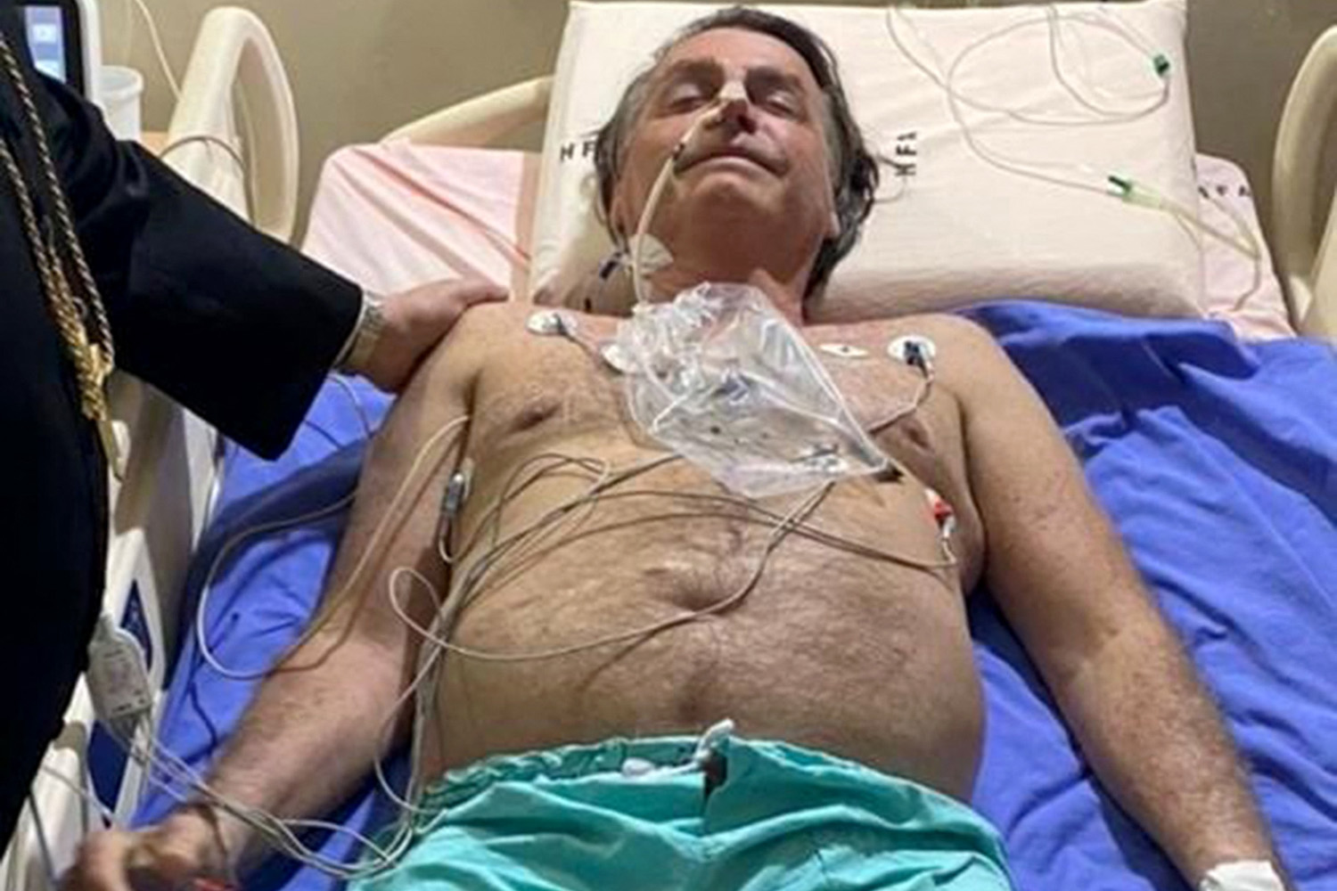 Bolsonaro recebe alta do hospital sem esclarecimento sobre motivo da internação