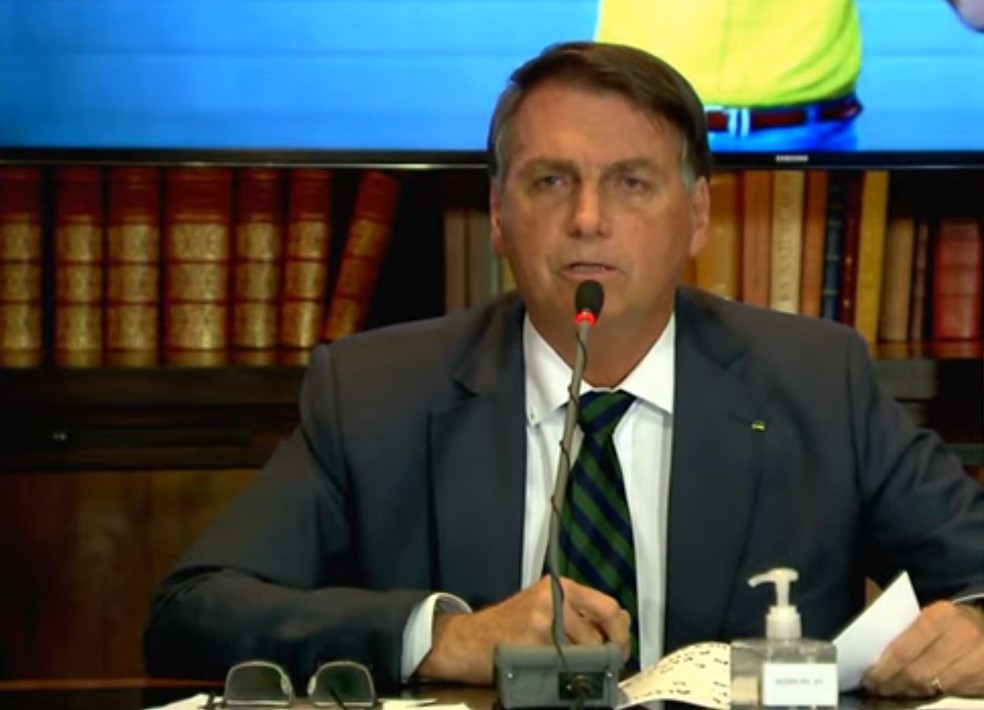Juristas denunciam: Bolsonaro tenta criar ambiente que tumultue o processo democrático no Brasil