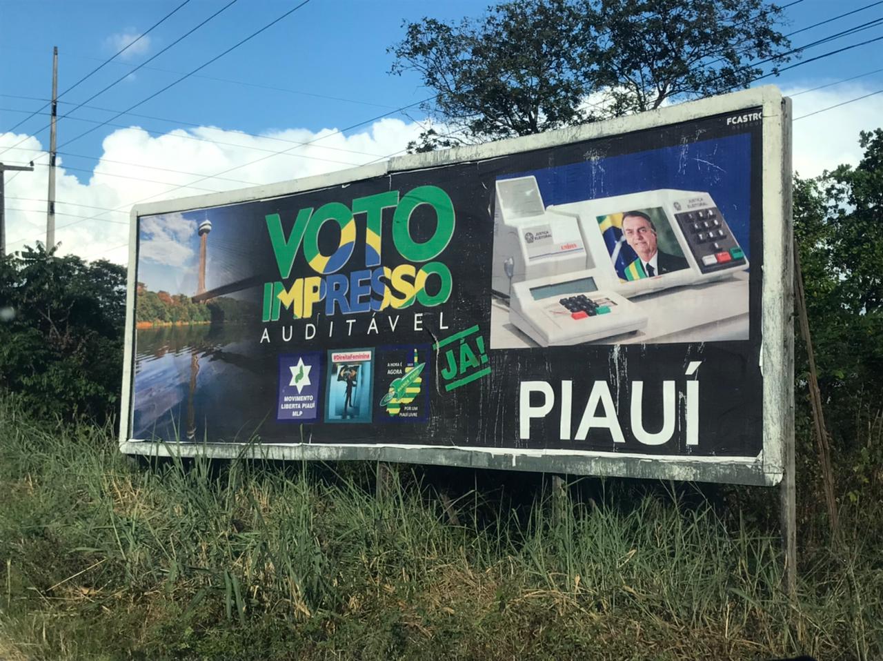 Movimento bolsonarista espalha "outdoors" em Teresina