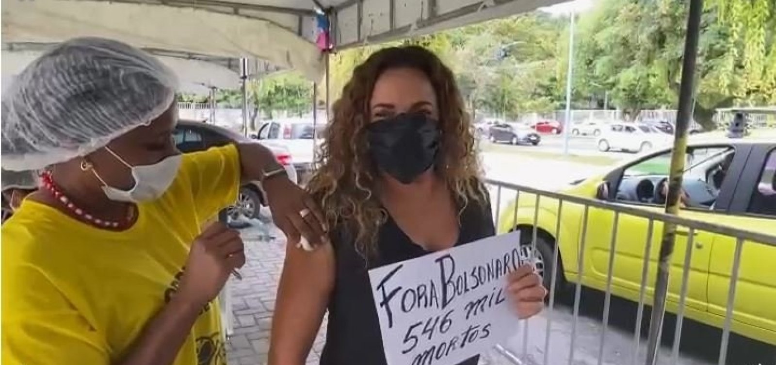 Vídeo: Daniela Mercury canta e pede ‘Fora Bolsonaro’ ao tomar a 2ª dose da vacina