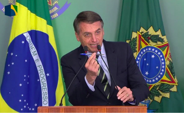 Bolsonaro veta acesso a remédios orais contra o câncer