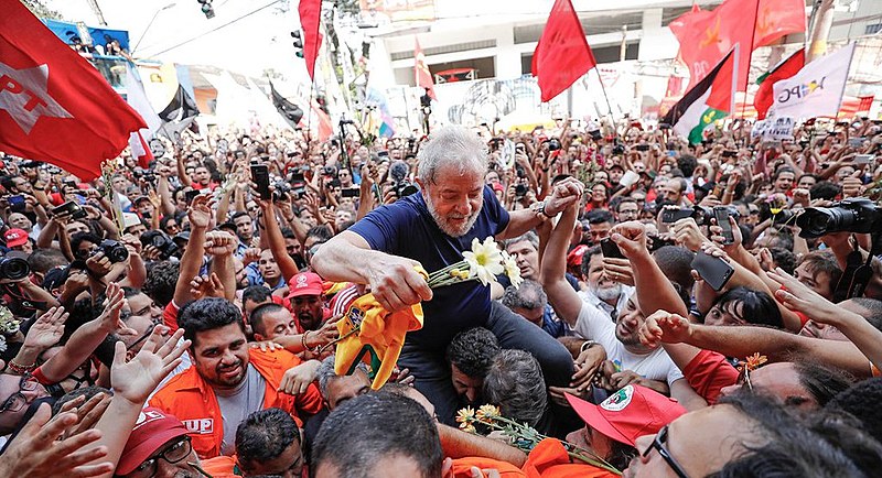 Movimentos e apoiadores lançam a campanha "Lula Livre, Brasil Livre"