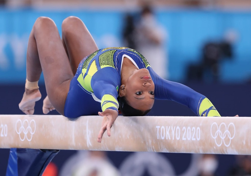 Rebeca Andrade conquista prata na ginástica