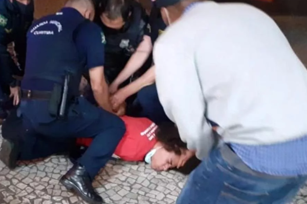 VÍDEO: Vereador do PT é preso pela Guarda Municipal após protestar contra Bolsonaro em Curitiba