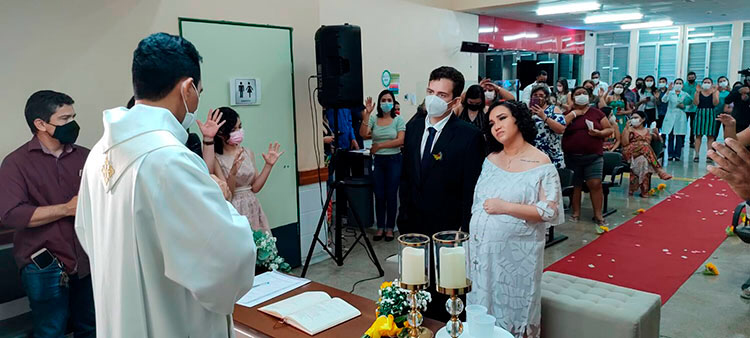 Alexandre e Gisele se casaram na recepção do Hospital Universitário, em Teresina
