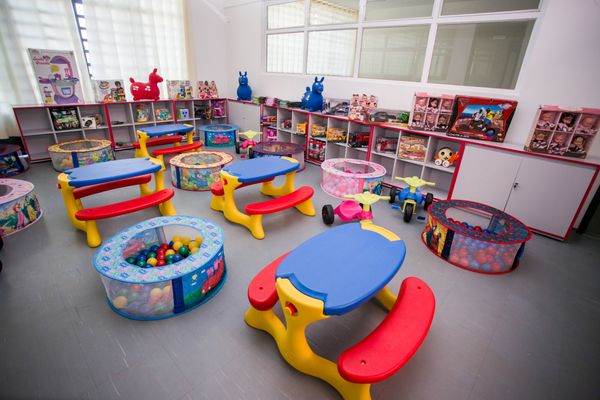 Bolsonaro tira dinheiro de prefeitura e manda para creche privada