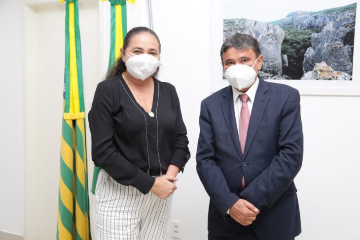 Governador Wellington Dias e a coordenadora de Enfrentamento às Drogas, Cida Santiago