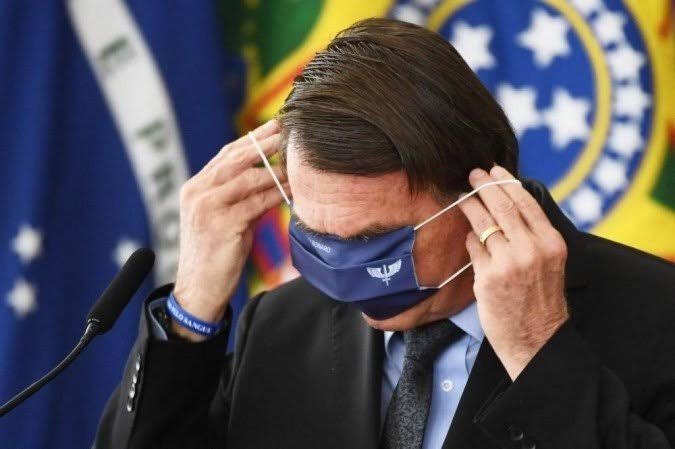 Bolsonaro volta a insistir em uso facultativo de máscara contra Covid