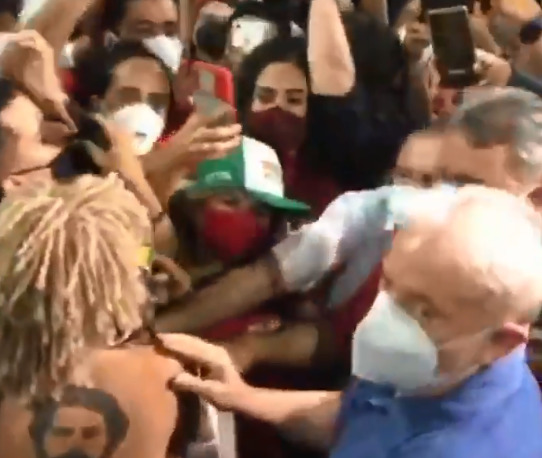 Lula no Maranhão: ovacionado, agarrado, beijado