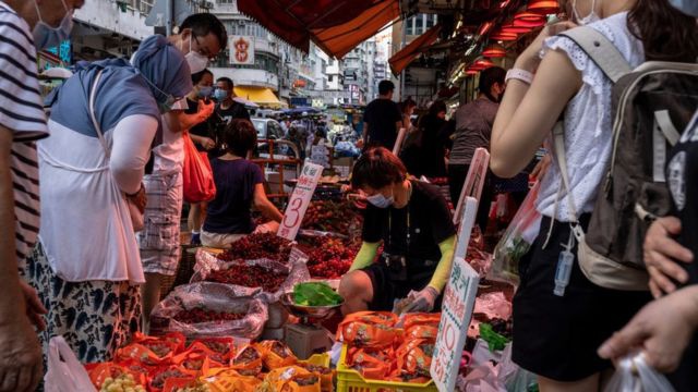 Mercado em Wuhan, na China, onde teria se originado o coronavírus