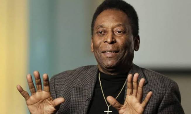 Pelé é internado em SP após exames de rotina apontarem problemas de saúde