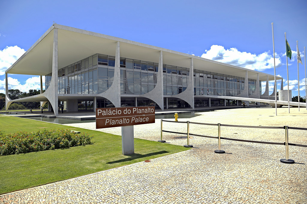 Implosão do Poder Executivo já começou
