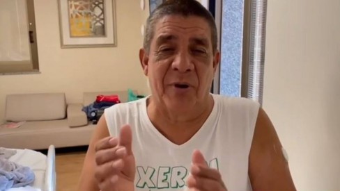 Com Covid, Zeca Pagodinho grava vídeo no hospital:  “O importante é se vacinar”