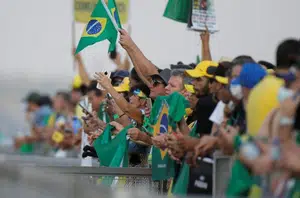 Apoiadores de Bolsonaro em frente ao Palácio do Planalto, em Brasília, na véspera do 7 de setembro(Reuters)