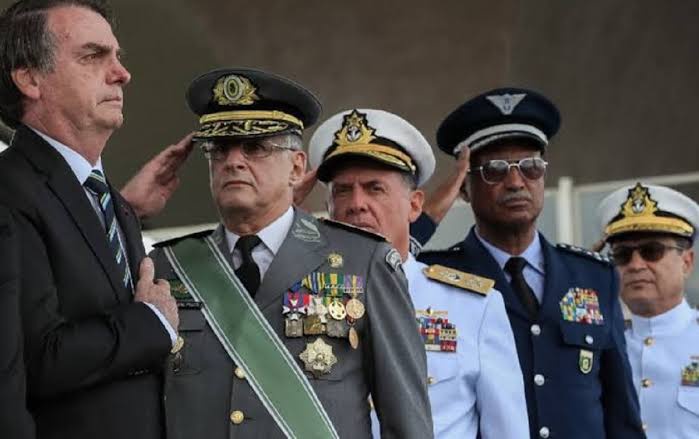 Bolsonaro e militares